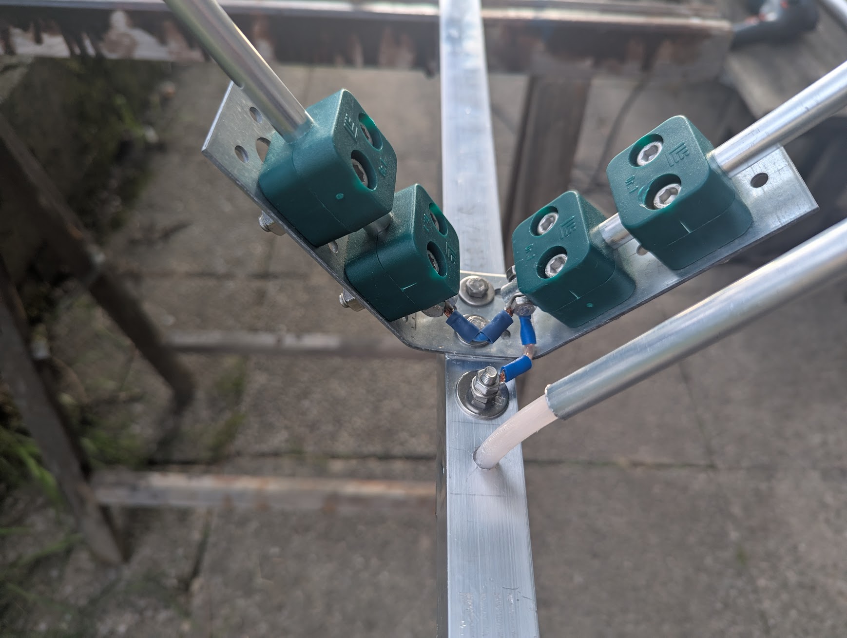 delta loop driven element, top view, gamma match